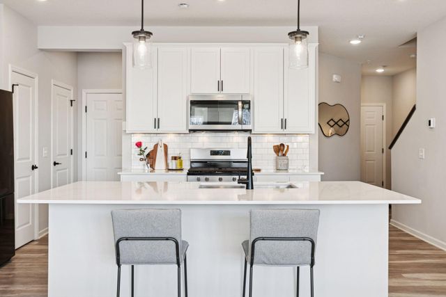 4921 Avery Court, Eagan, MN 55123