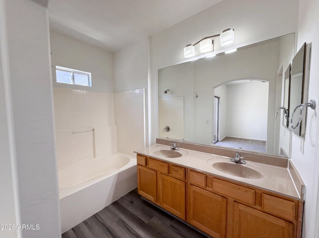Image 12 of property listing at 1718 W COLTER Street 174, Phoenix, AZ 85015