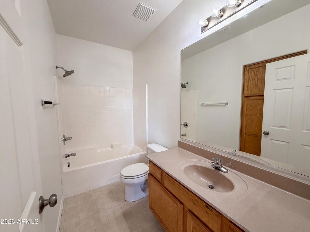 Image 14 of property listing at 1718 W COLTER Street 174, Phoenix, AZ 85015