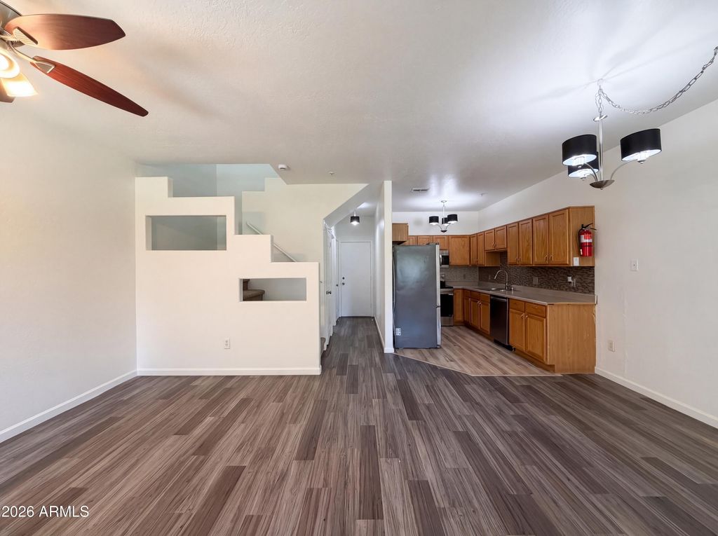 Image 3 of property listing at 1718 W COLTER Street 174, Phoenix, AZ 85015