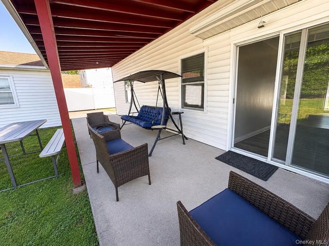 5 Regina Street, Hicksville, NY 11801