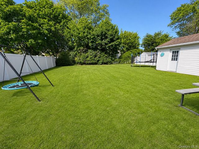 5 Regina Street, Hicksville, NY 11801