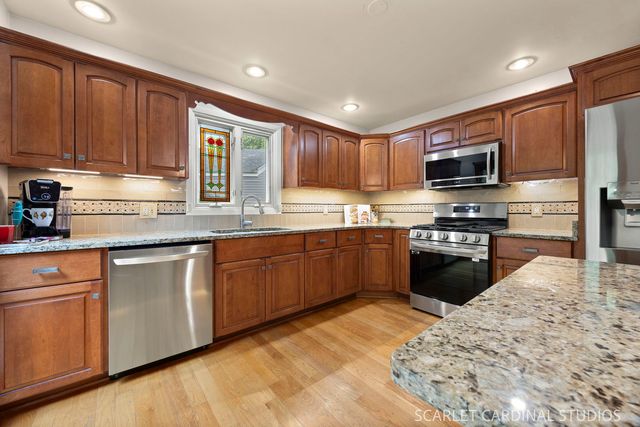 1808 Downing Court, Naperville, IL 60563