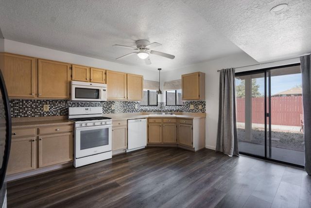 6701 Lamar Avenue NW, Albuquerque, NM 87120