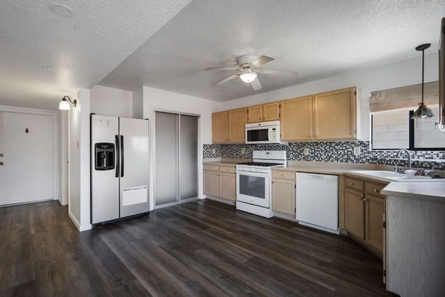 6701 Lamar Avenue NW, Albuquerque, NM 87120