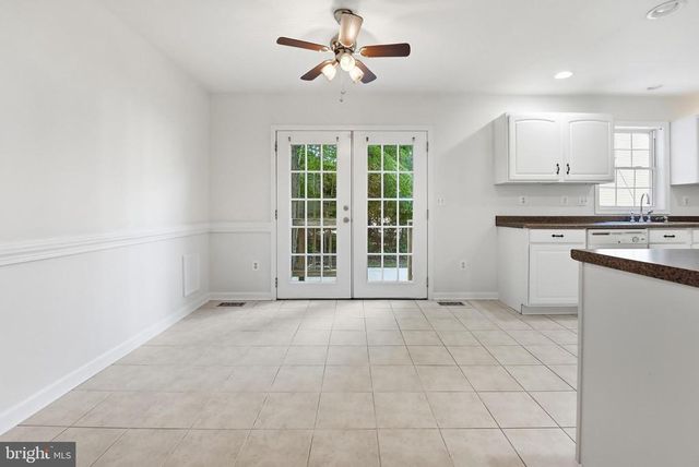 102 WAKEFIELD DR, Locust Grove, VA 22508