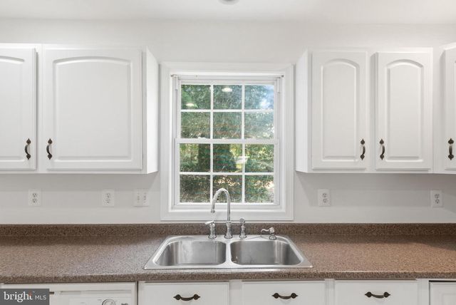 102 WAKEFIELD DR, Locust Grove, VA 22508