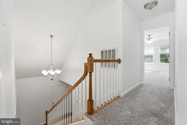 102 WAKEFIELD DR, Locust Grove, VA 22508