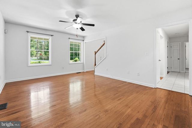 102 WAKEFIELD DR, Locust Grove, VA 22508