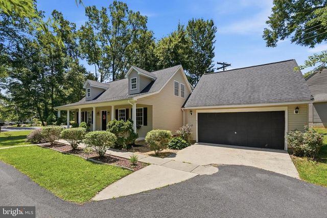 102 WAKEFIELD DR, Locust Grove, VA 22508