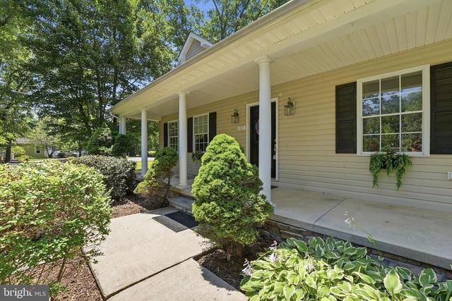 102 WAKEFIELD DR, Locust Grove, VA 22508