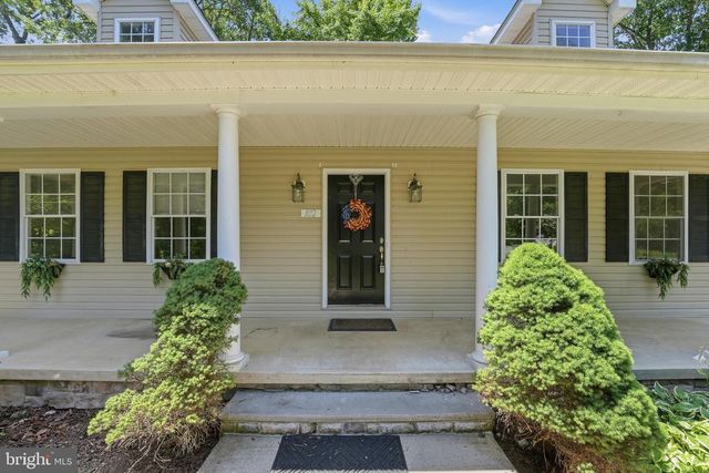 102 WAKEFIELD DR, Locust Grove, VA 22508