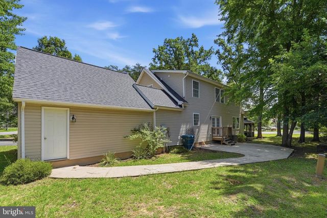 102 WAKEFIELD DR, Locust Grove, VA 22508