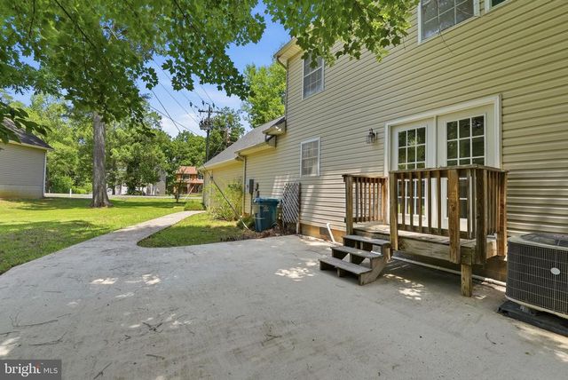 102 WAKEFIELD DR, Locust Grove, VA 22508