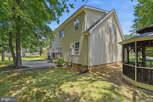 102 WAKEFIELD DR, Locust Grove, VA 22508