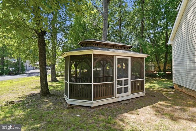 102 WAKEFIELD DR, Locust Grove, VA 22508