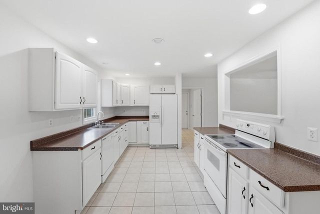 102 WAKEFIELD DR, Locust Grove, VA 22508