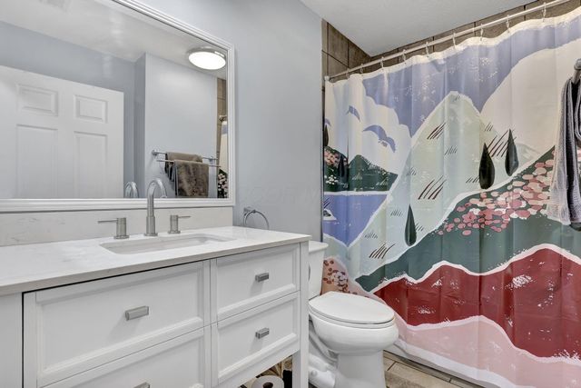 8396 Greyhawk Circle, Columbus, OH 43240