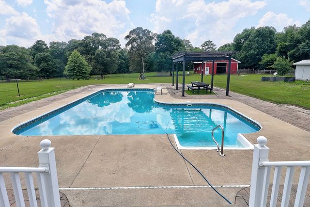 654 County Rd 21, Headland, AL 36345