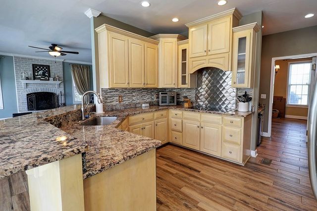 654 County Rd 21, Headland, AL 36345