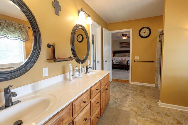 654 County Rd 21, Headland, AL 36345