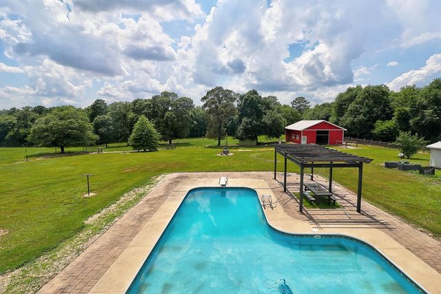 654 County Rd 21, Headland, AL 36345