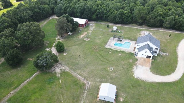 654 County Rd 21, Headland, AL 36345