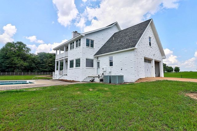 654 County Rd 21, Headland, AL 36345