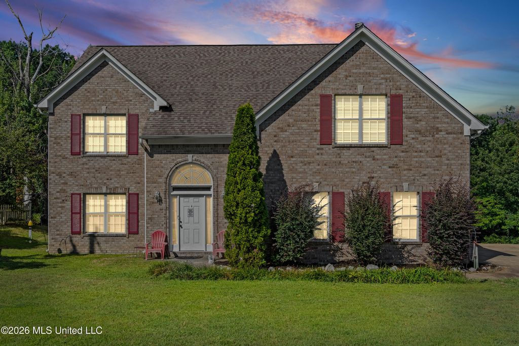 125 Blue Lake Drive, Lake Cormorant, MS 38641 — exterior