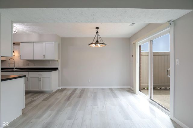 9303 Golden Oaks W, Indianapolis, IN 46260