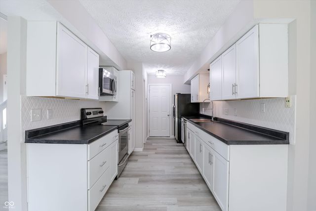 9303 Golden Oaks W, Indianapolis, IN 46260