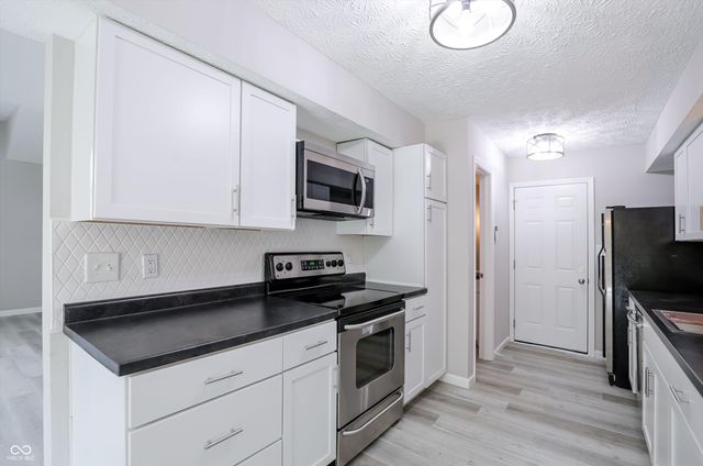 9303 Golden Oaks W, Indianapolis, IN 46260