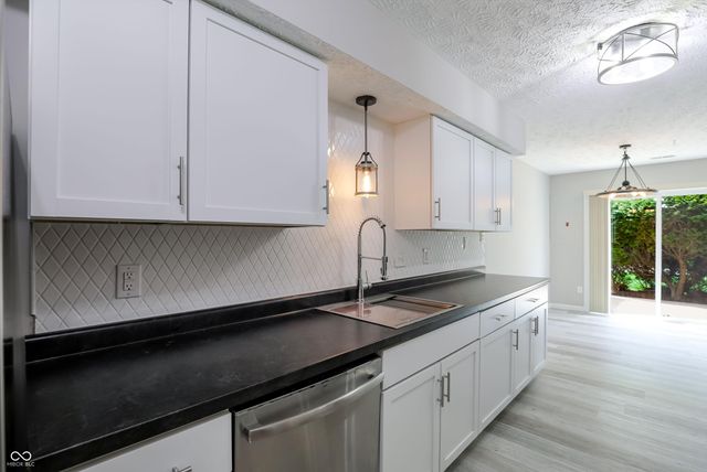 9303 Golden Oaks W, Indianapolis, IN 46260