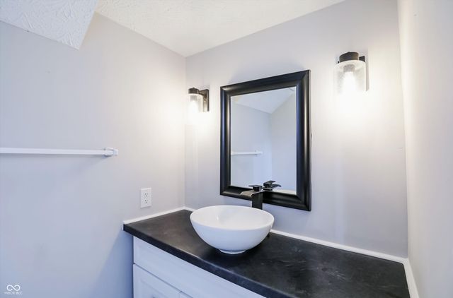 9303 Golden Oaks W, Indianapolis, IN 46260