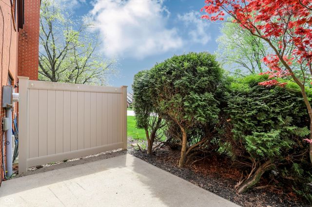 9303 Golden Oaks W, Indianapolis, IN 46260