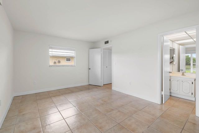 201 KINGS BOULEVARD 19, Sun City Center, FL 33573
