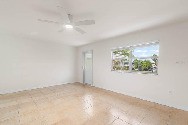 201 KINGS BOULEVARD 19, Sun City Center, FL 33573