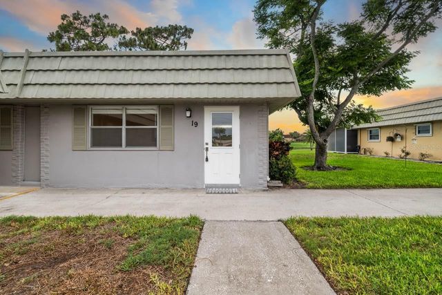 201 KINGS BOULEVARD 19, Sun City Center, FL 33573