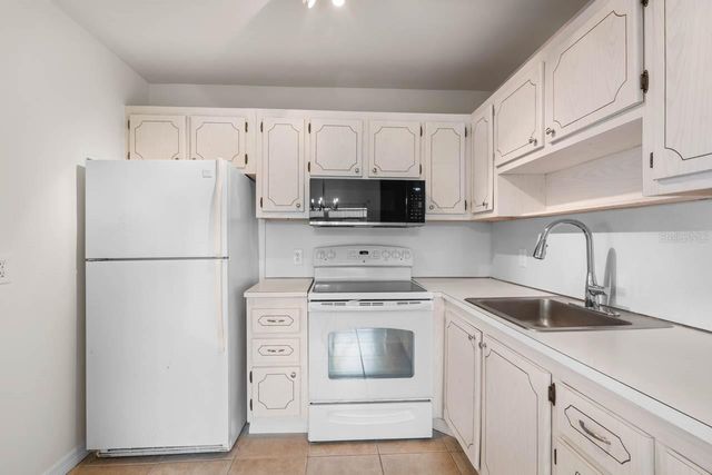 201 KINGS BOULEVARD 19, Sun City Center, FL 33573