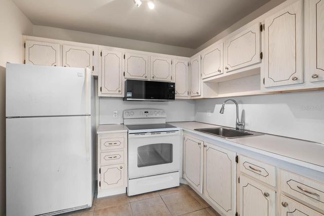 201 KINGS BOULEVARD 19, Sun City Center, FL 33573
