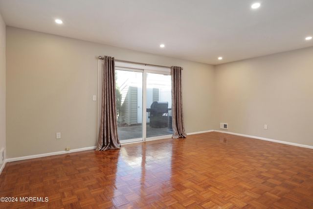 2 Elizabeth Court, Tinton Falls, NJ 07724