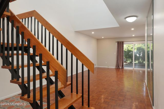 2 Elizabeth Court, Tinton Falls, NJ 07724