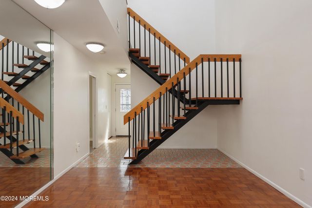 2 Elizabeth Court, Tinton Falls, NJ 07724