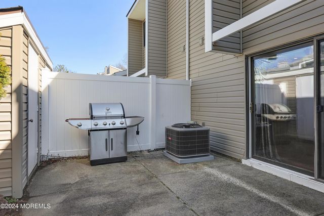 2 Elizabeth Court, Tinton Falls, NJ 07724
