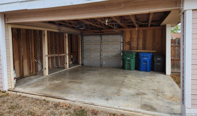 1331 Bayou, San Antonio, TX 78245