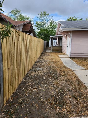 1331 Bayou, San Antonio, TX 78245