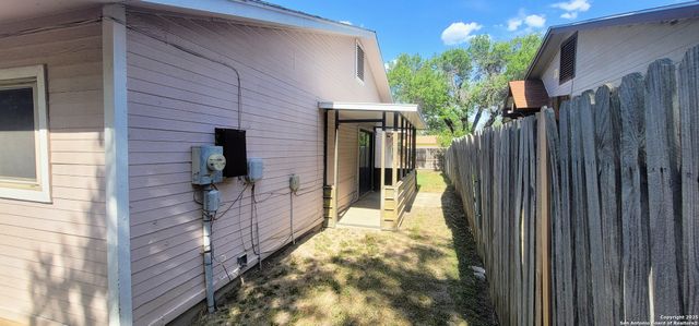 1331 Bayou, San Antonio, TX 78245
