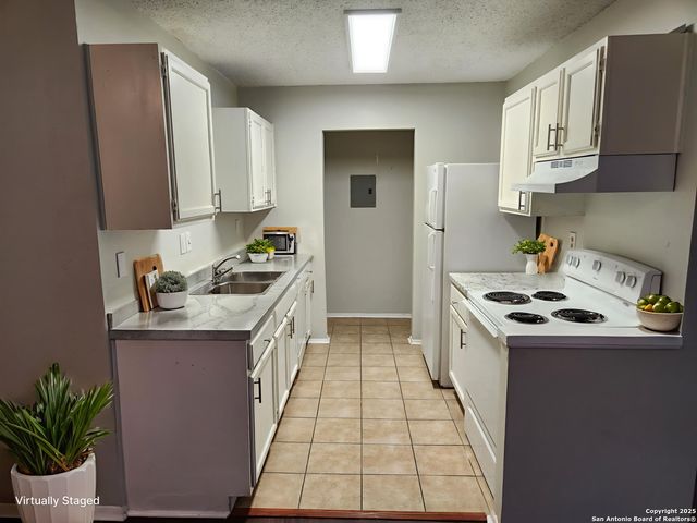 1331 Bayou, San Antonio, TX 78245