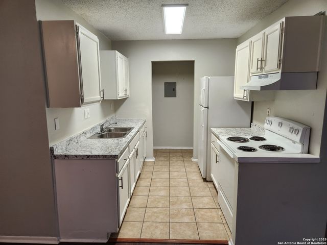 1331 Bayou, San Antonio, TX 78245