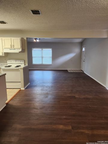 1331 Bayou, San Antonio, TX 78245